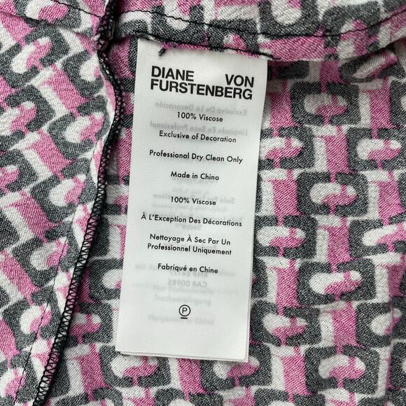 Diane von Furstenberg Emilia 3D Chain Printed Wrap Top Pink Size 16 - Picture 12 of 12